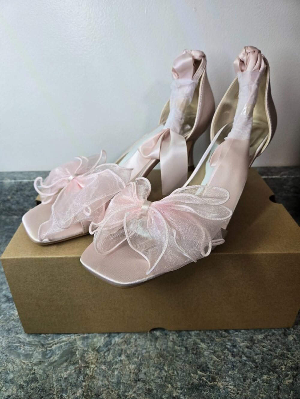 Coutgo Women’s Pink Satin Bow Kitten Heel Size 9.5 Square Toe Ankle Strap